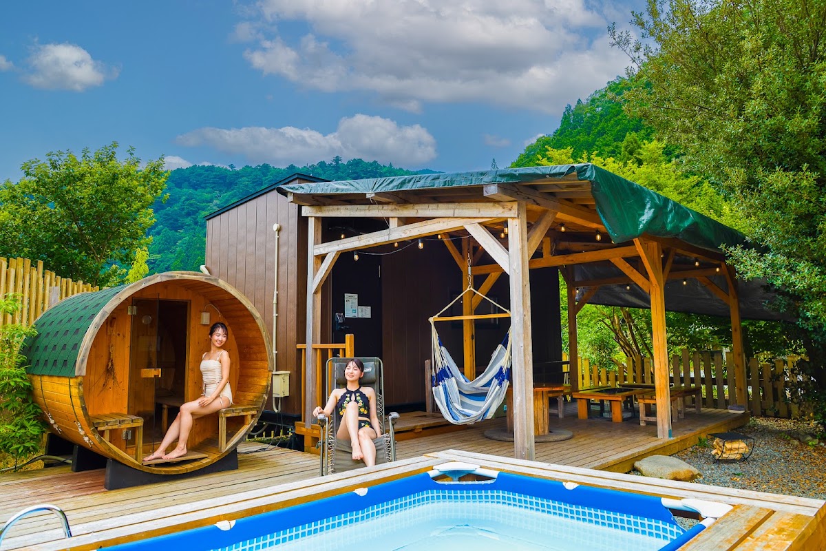 【１日３組限定】camp base kadojin バレルサウナとプロジェクターのグランピングの実際の写真