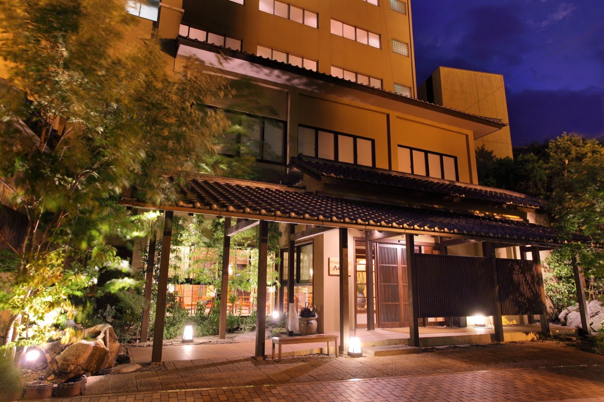 六峰舘