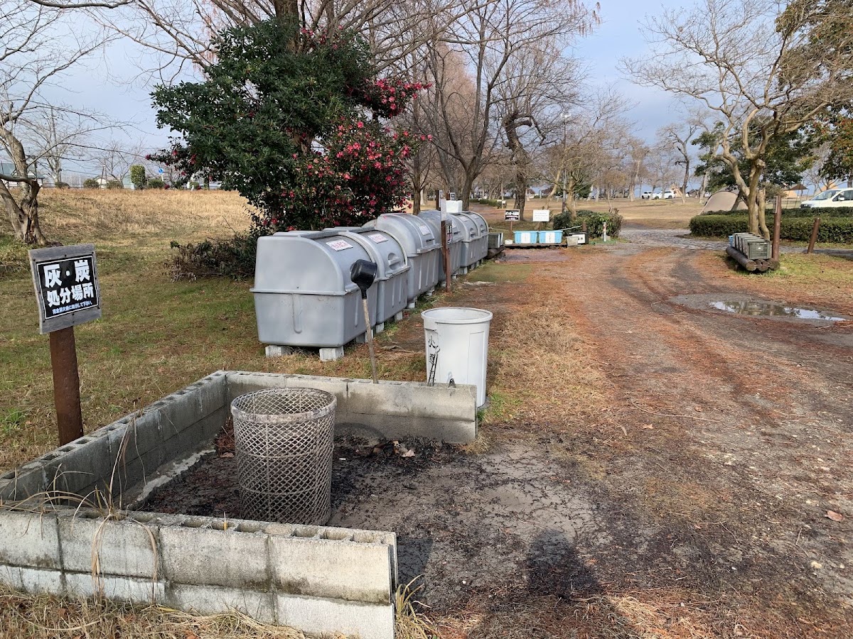 六ツ矢崎浜オートキャンプ場（運営：びわ湖高島観光協会）