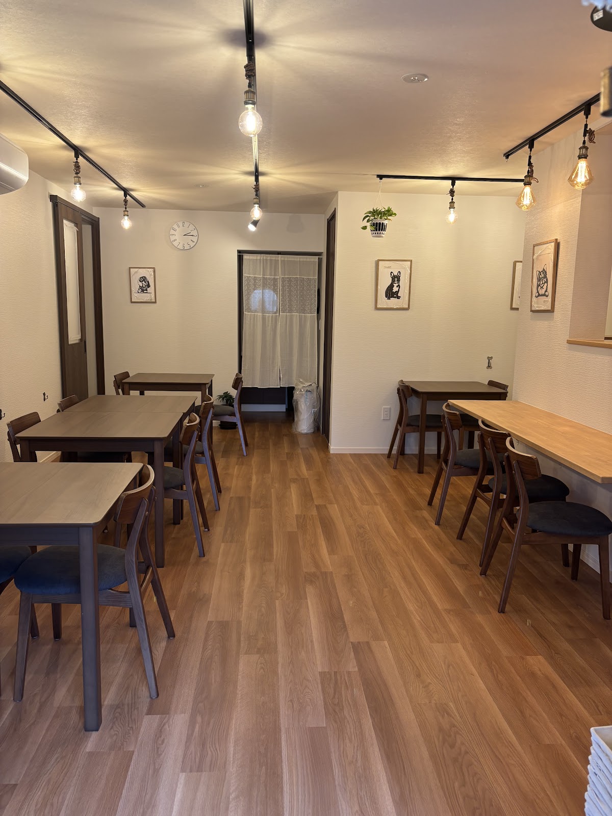 Dog days Cafe