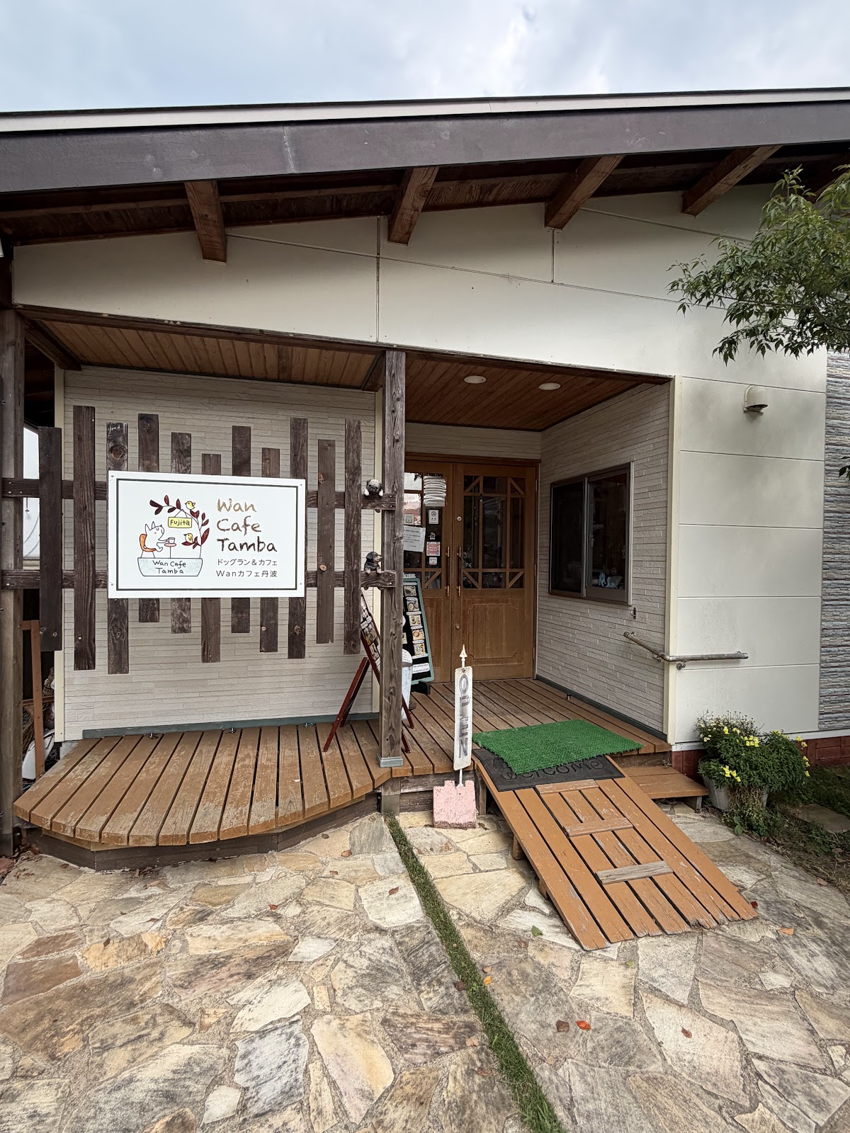 Wan Cafe Tambaの実際の写真