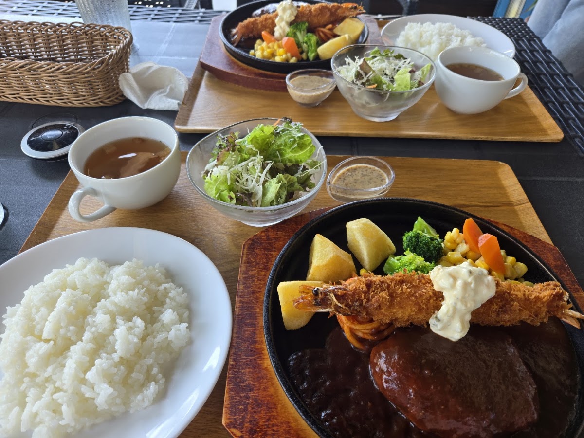 ダイニングカフェのまんの実際の写真