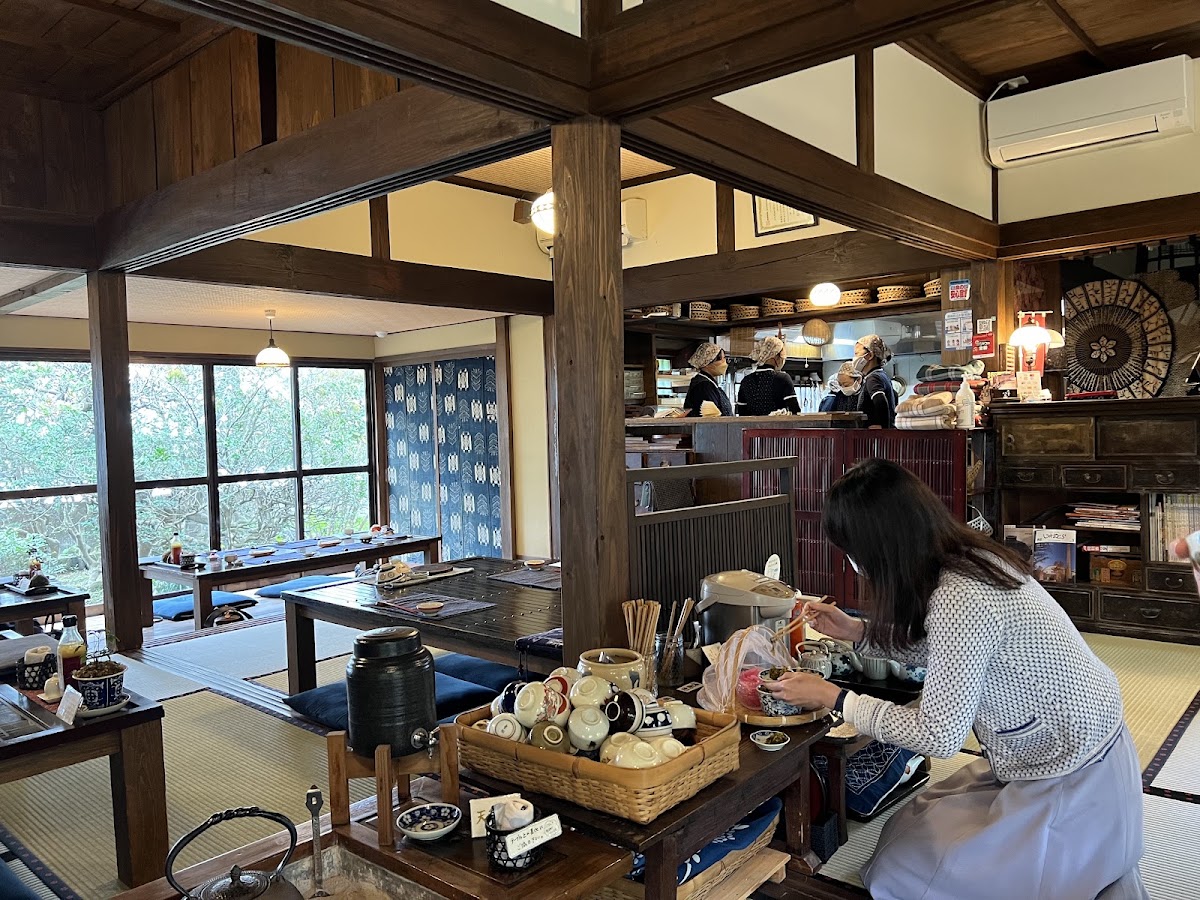古民家で昼ごはん梅里