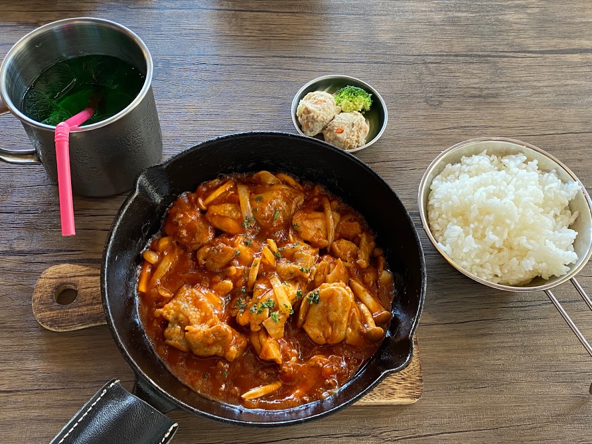 Outdoorcafe&Bar Dins.C ディンズカフェの実際の写真