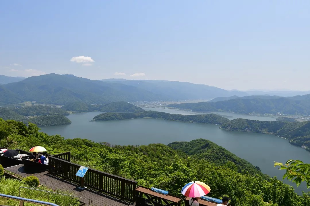 三方五湖レインボーライン山頂公園の実際の写真