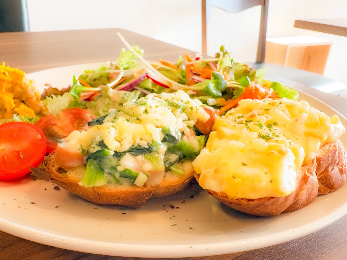 Cafe&Kitchen MoreYummyの実際の写真