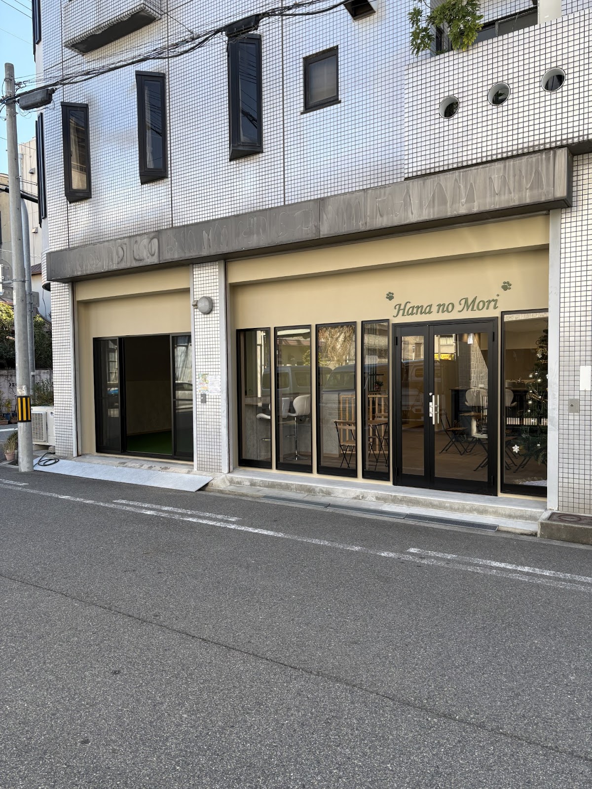 小型犬専用室内ドッグラン付きカフェ（Hana no Mori）の実際の写真
